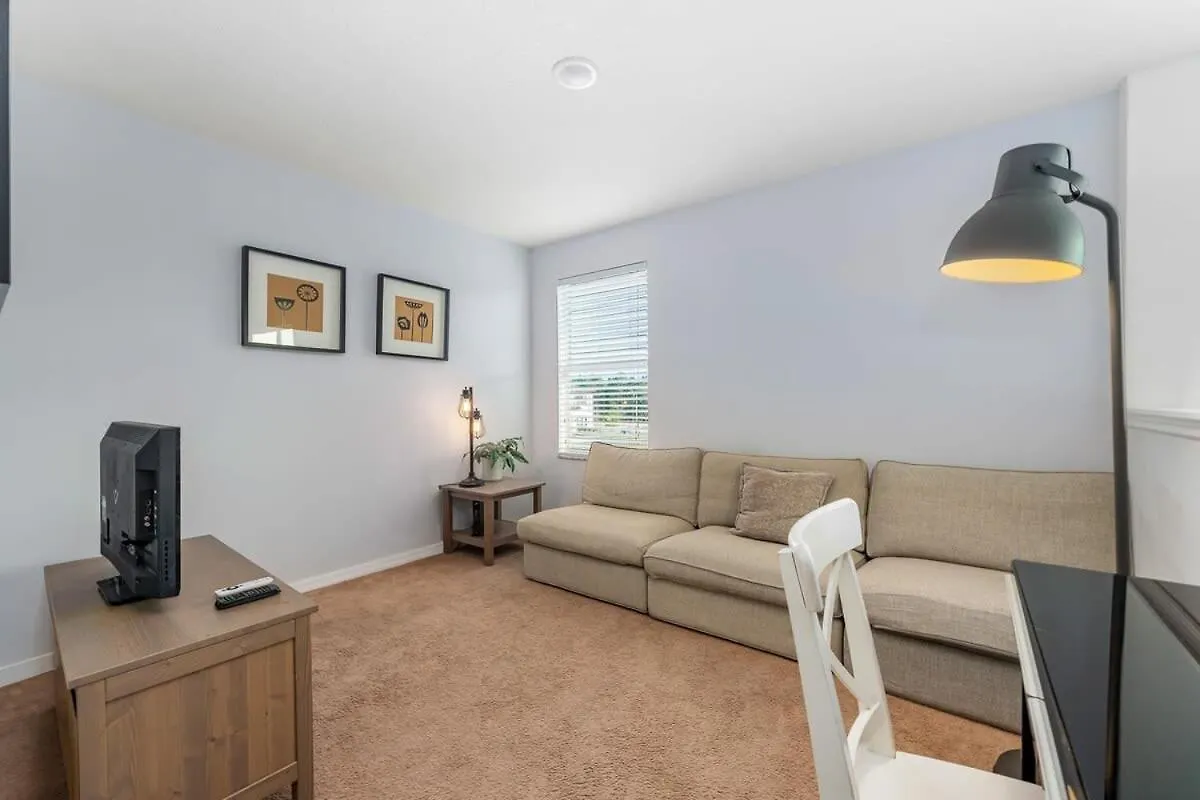 Heated Pool & Free Clubhouse Near Disney Davenport Holiday home