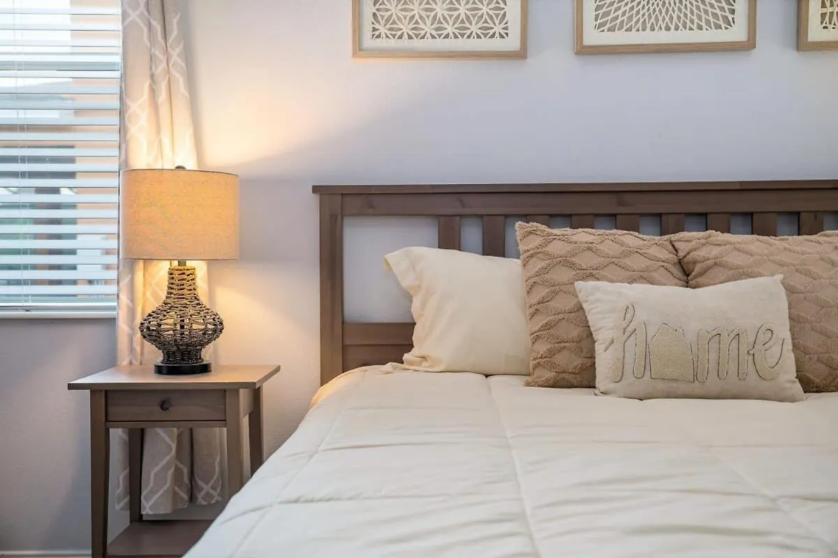 Heated Pool & Free Clubhouse Near Disney Davenport