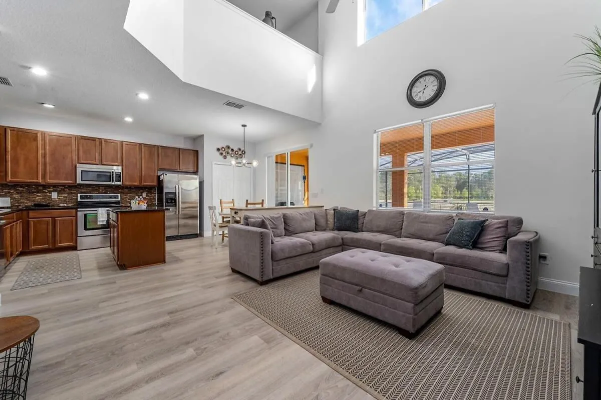 Heated Pool & Free Clubhouse Near Disney Davenport Holiday home