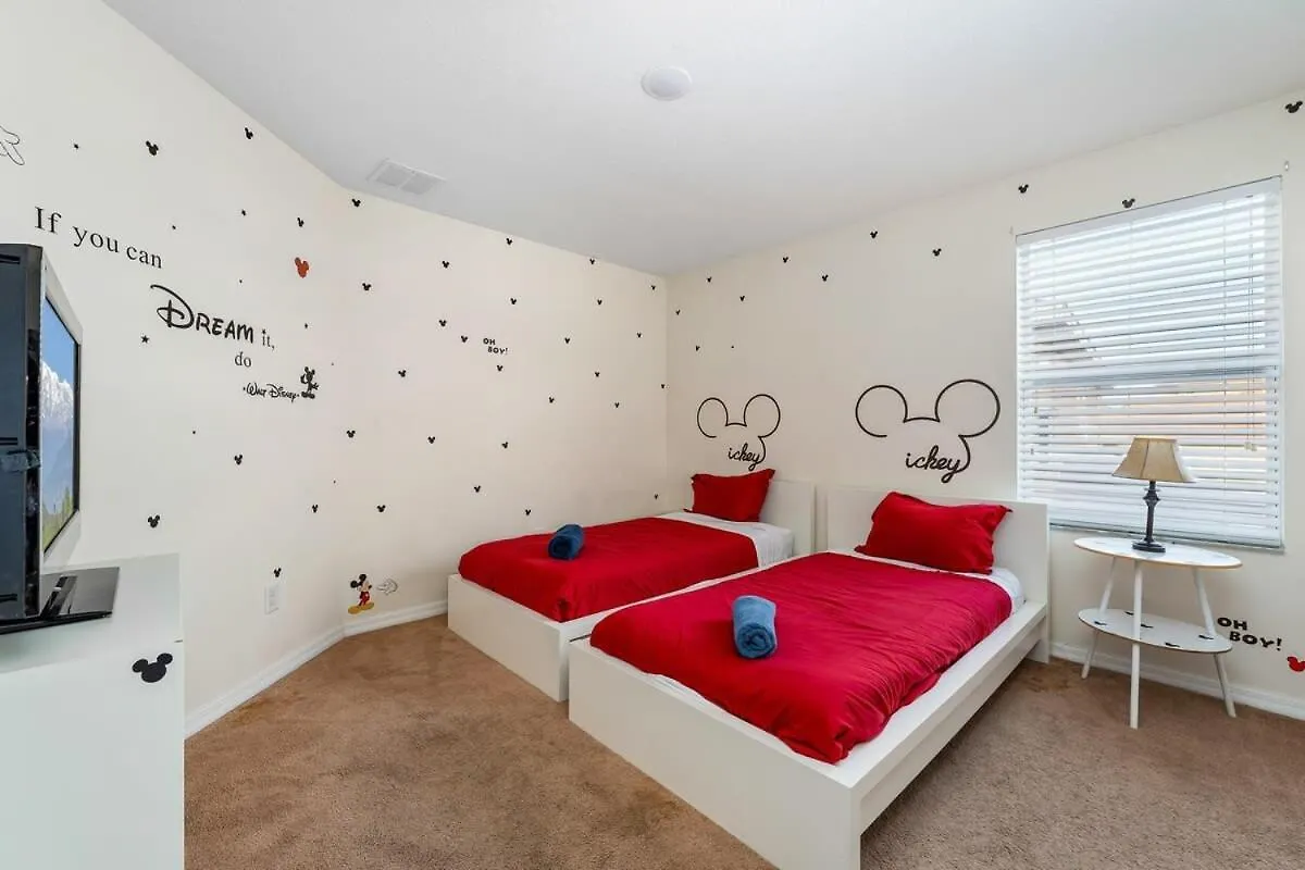 Heated Pool & Free Clubhouse Near Disney Davenport Holiday home