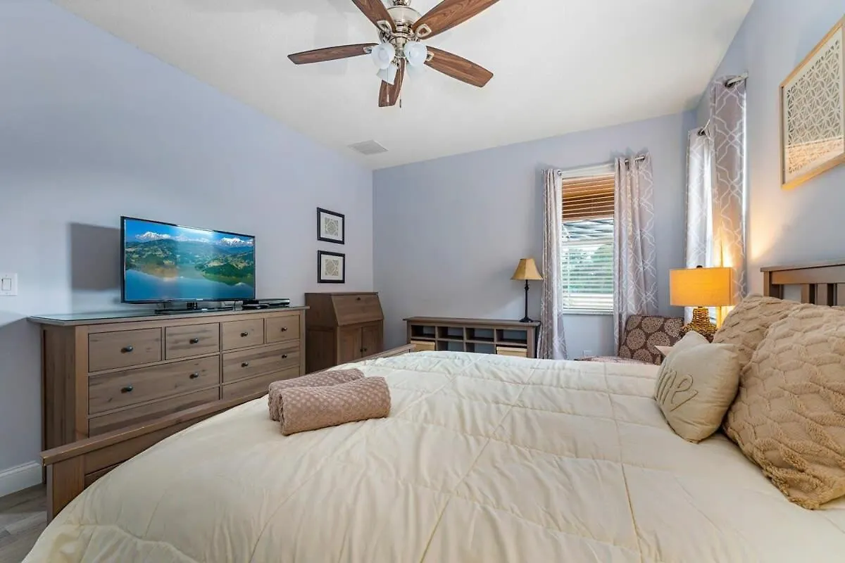 Heated Pool & Free Clubhouse Near Disney Davenport Holiday home